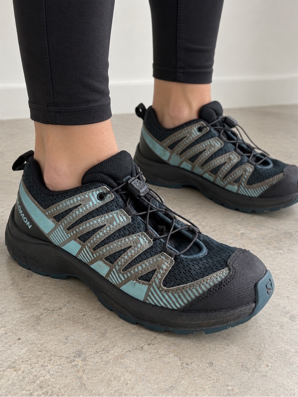 Salomon XA Pro V8 J Youth Size 5 Blue Teal Trail Hiking Sneakers